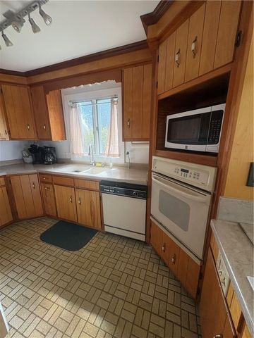 2187 Lake Road, Ontario, NY 14519