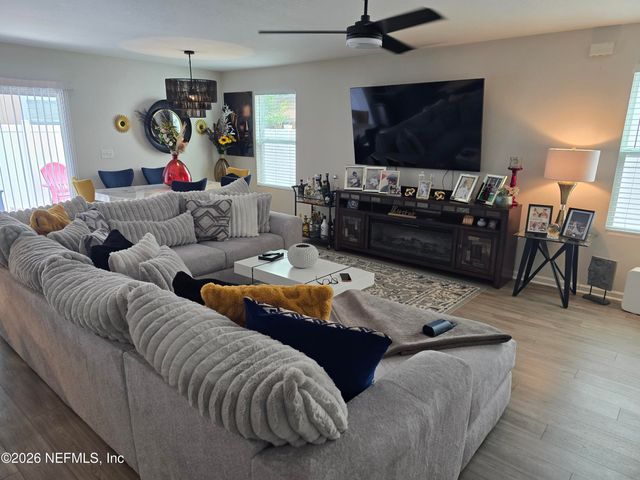 633 CHESTNUT Street, Jacksonville, FL 32205