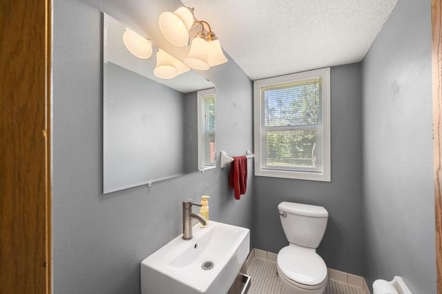 6117 W 105th Street, Bloomington, MN 55438