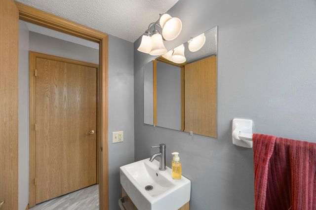 6117 W 105th Street, Bloomington, MN 55438