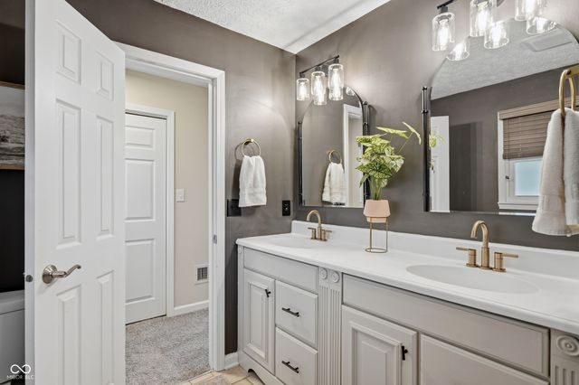 221 Aspen Way, Noblesville, IN 46062
