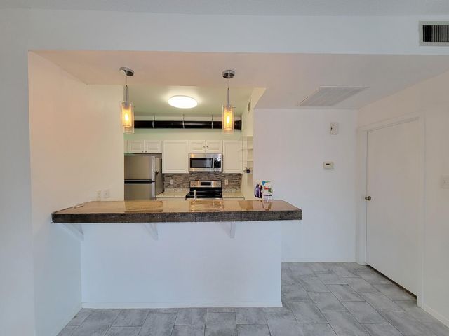 7119 N Holiday Drive, Galveston, TX 77550