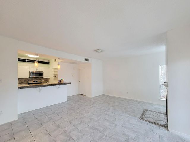 7119 N Holiday Drive, Galveston, TX 77550