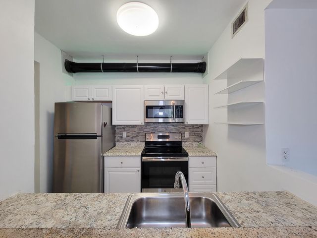 7119 N Holiday Drive, Galveston, TX 77550