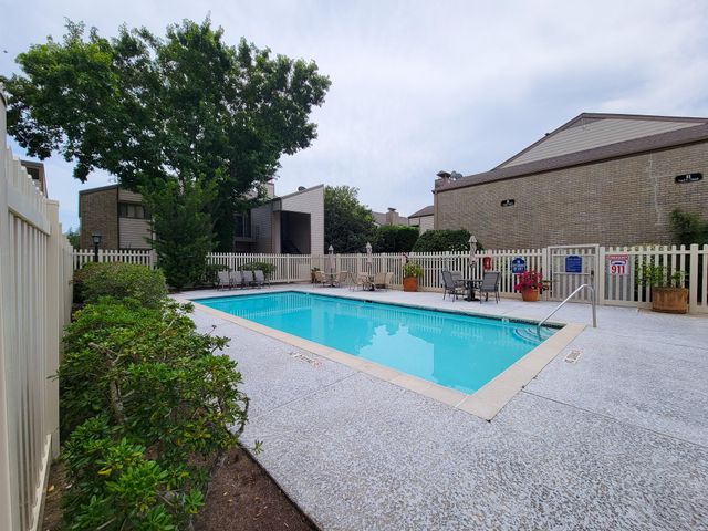 7119 N Holiday Drive, Galveston, TX 77550