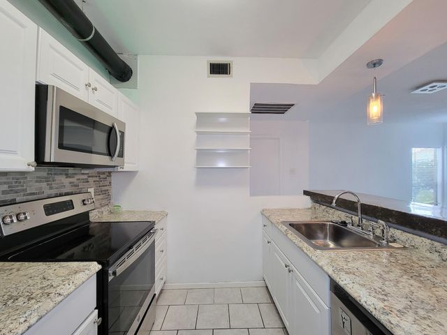 7119 N Holiday Drive, Galveston, TX 77550