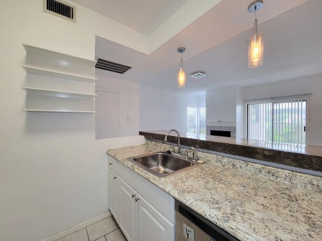 7119 N Holiday Drive, Galveston, TX 77550