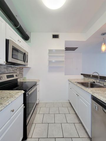 7119 N Holiday Drive, Galveston, TX 77550
