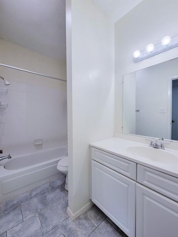 7119 N Holiday Drive, Galveston, TX 77550