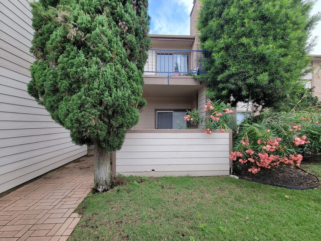 7119 N Holiday Drive, Galveston, TX 77550