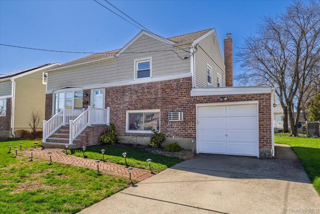 95 Thompson Avenue, Oceanside, NY 11572