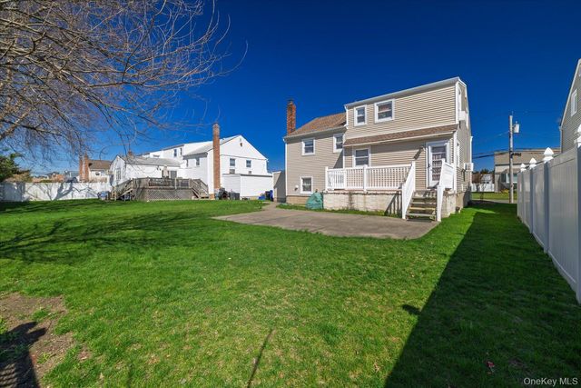 95 Thompson Avenue, Oceanside, NY 11572