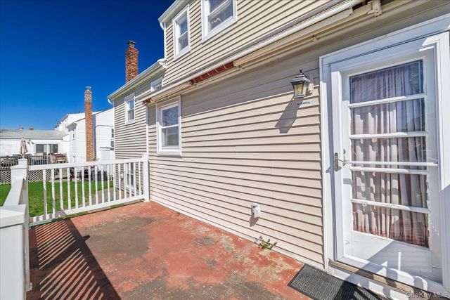 95 Thompson Avenue, Oceanside, NY 11572