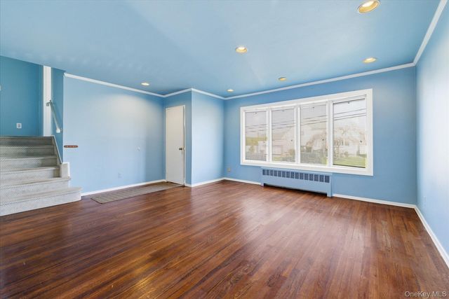 95 Thompson Avenue, Oceanside, NY 11572