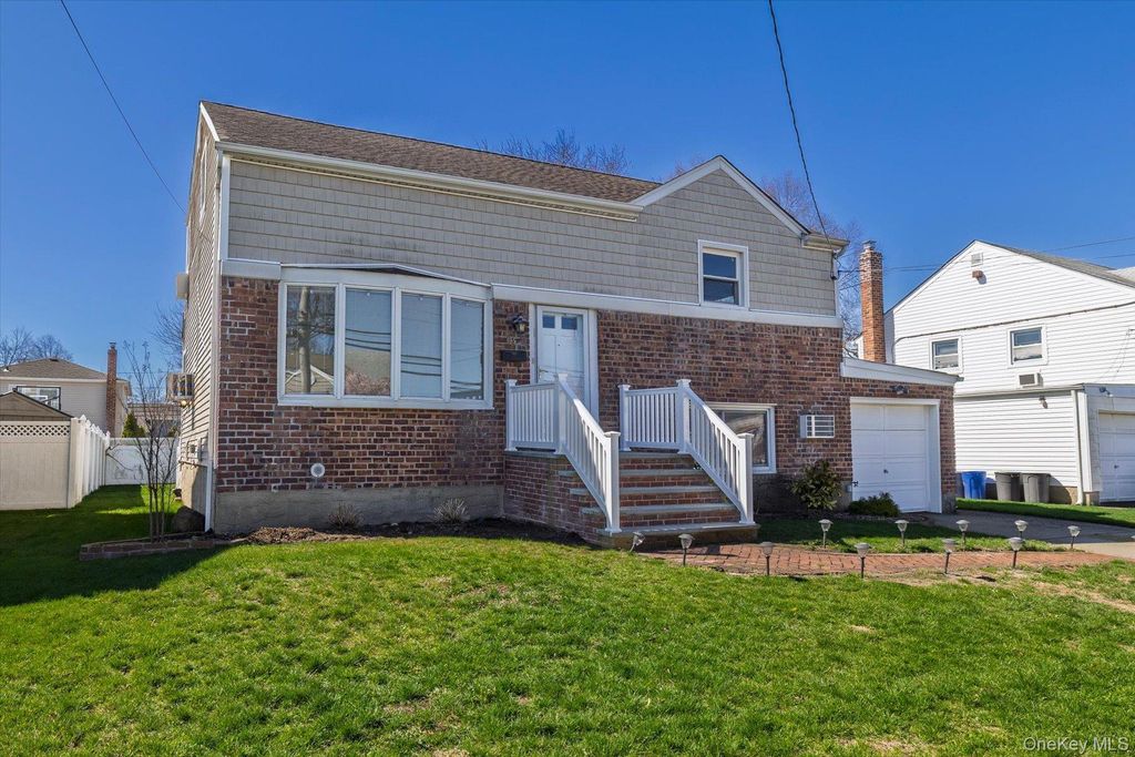 95 Thompson Avenue, Oceanside, NY 11572