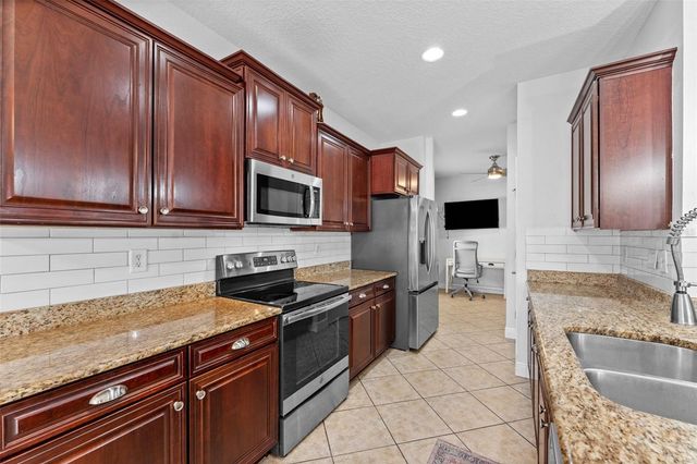 2916 WINGLEWOOD CIRCLE, Lutz, FL 33558