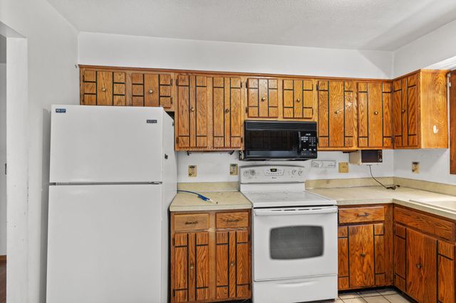 8090 Urbandale Lane N, Maple Grove, MN 55311