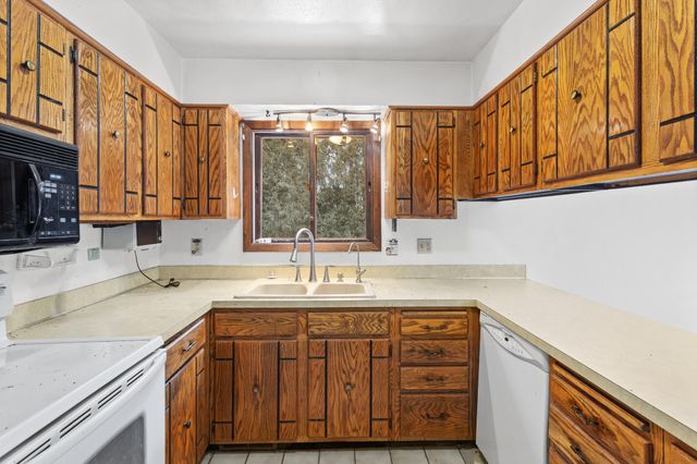 8090 Urbandale Lane N, Maple Grove, MN 55311