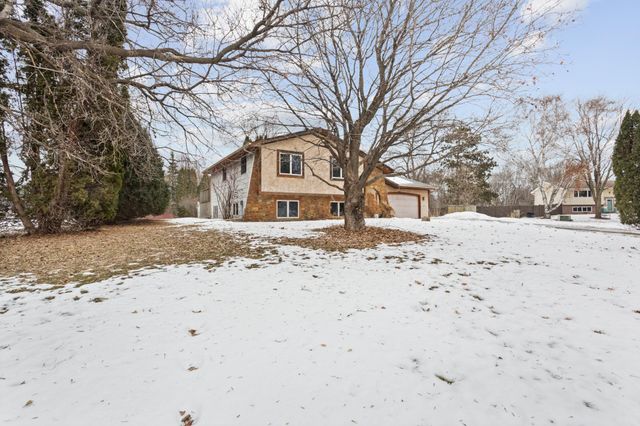 8090 Urbandale Lane N, Maple Grove, MN 55311