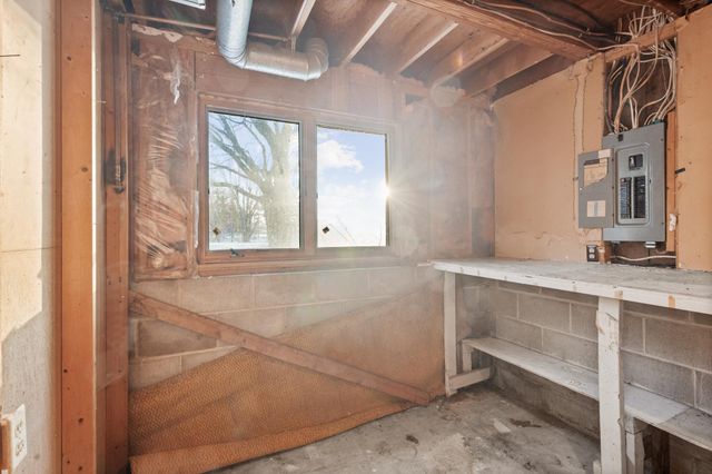 8090 Urbandale Lane N, Maple Grove, MN 55311