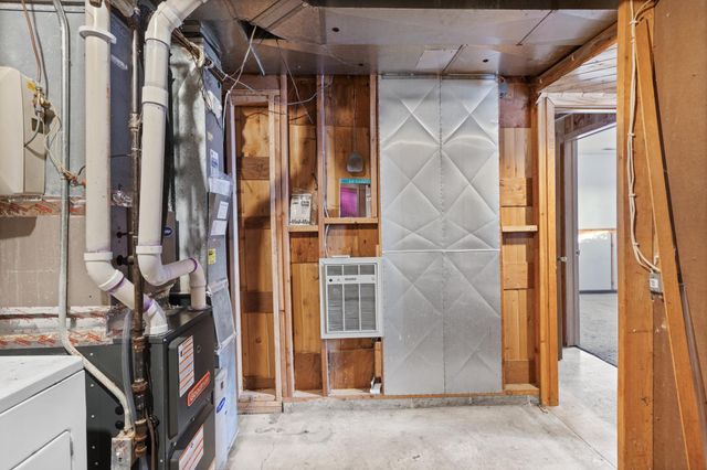 8090 Urbandale Lane N, Maple Grove, MN 55311