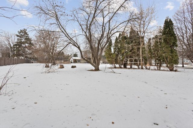 8090 Urbandale Lane N, Maple Grove, MN 55311