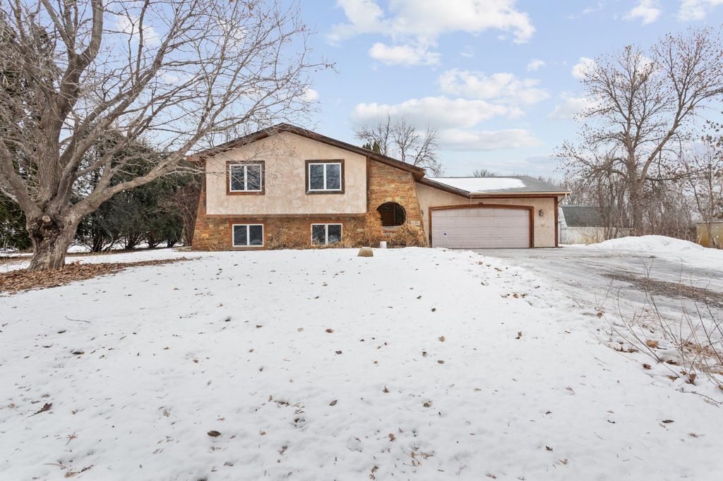 8090 Urbandale Lane N, Maple Grove, MN 55311
