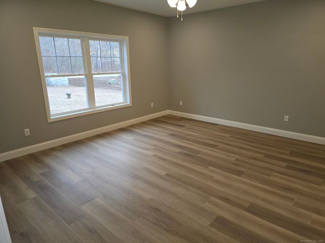 67 Paradise Drive, Brooklyn, CT 06234