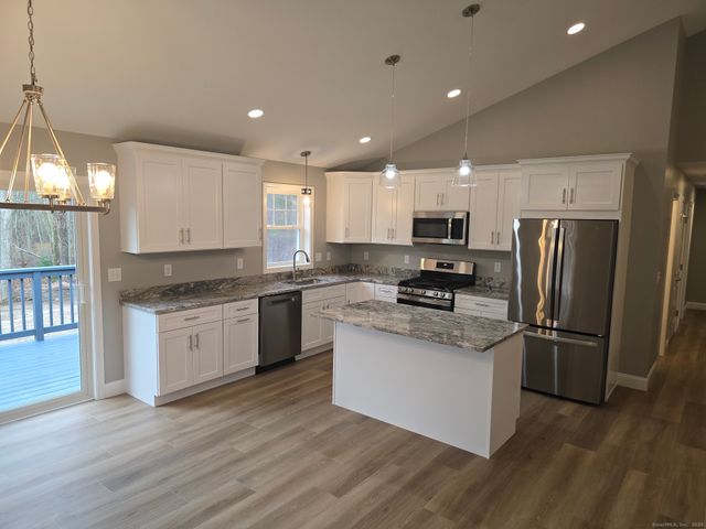 67 Paradise Drive, Brooklyn, CT 06234