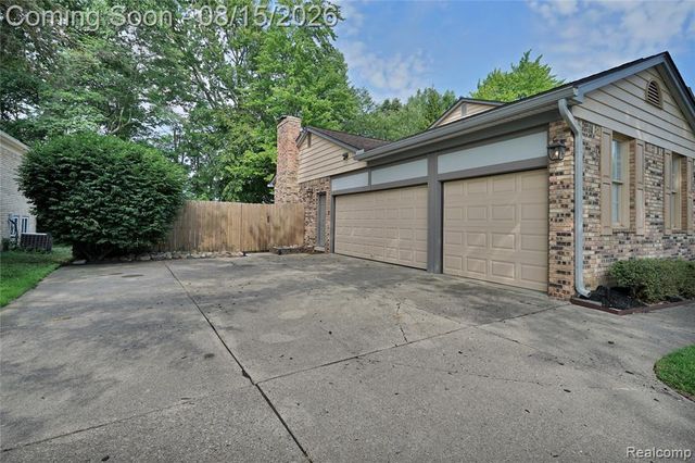 54359 Algonquin Drive, Utica, MI 48315