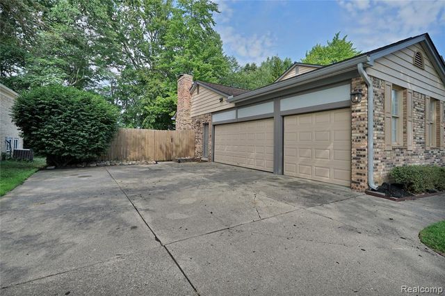 54359 Algonquin Drive, Utica, MI 48315