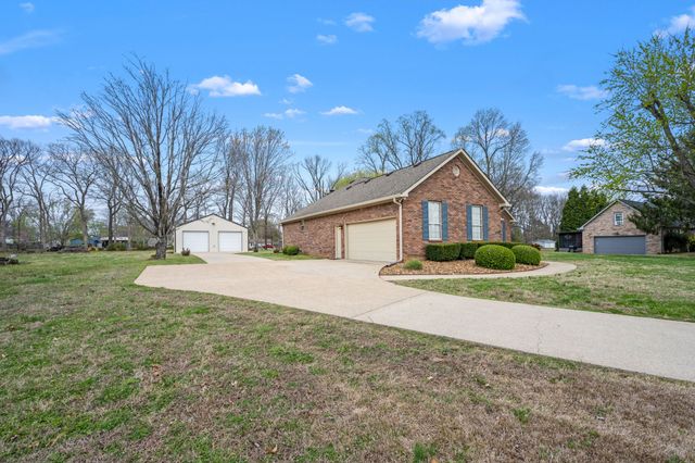 312 Southwinds Dr, Hermitage, TN 37076
