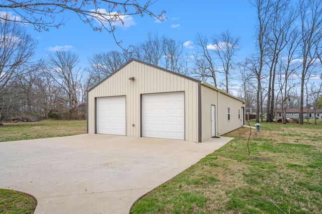 312 Southwinds Dr, Hermitage, TN 37076