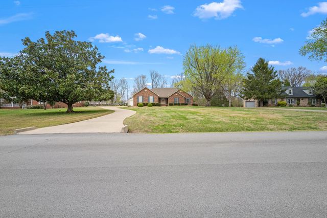 312 Southwinds Dr, Hermitage, TN 37076