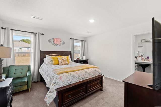 17 Curly Leaf, Conway, AR 72032