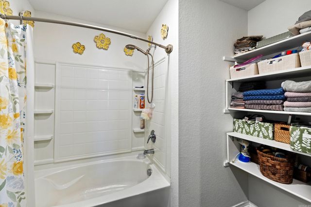 17 Curly Leaf, Conway, AR 72032