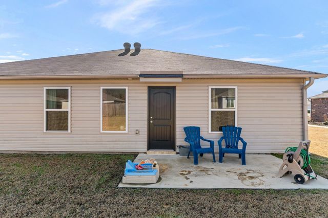 17 Curly Leaf, Conway, AR 72032