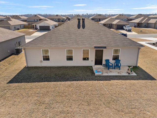 17 Curly Leaf, Conway, AR 72032