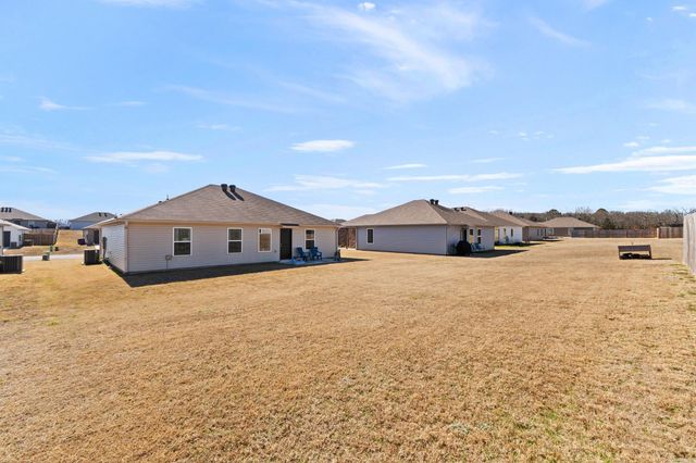 17 Curly Leaf, Conway, AR 72032