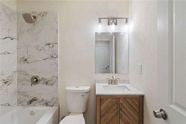 6201 N Topping Avenue, Kansas City, MO 64119