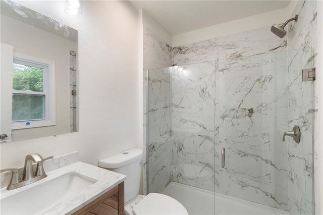 6201 N Topping Avenue, Kansas City, MO 64119