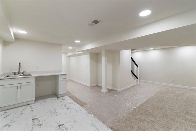 6201 N Topping Avenue, Kansas City, MO 64119