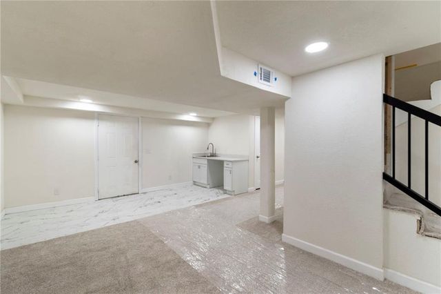 6201 N Topping Avenue, Kansas City, MO 64119