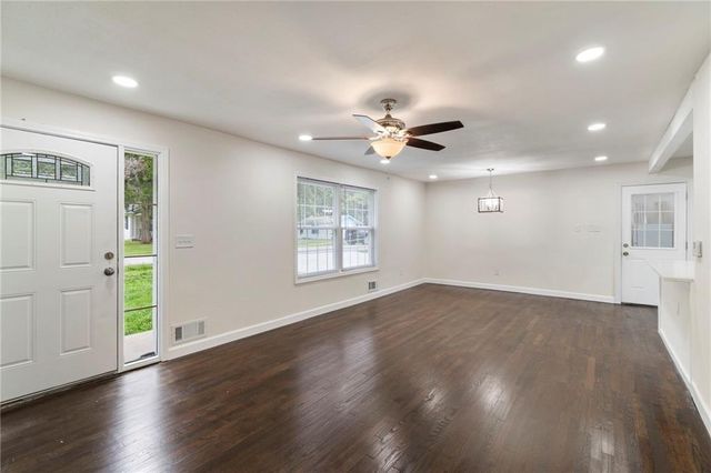 6201 N Topping Avenue, Kansas City, MO 64119