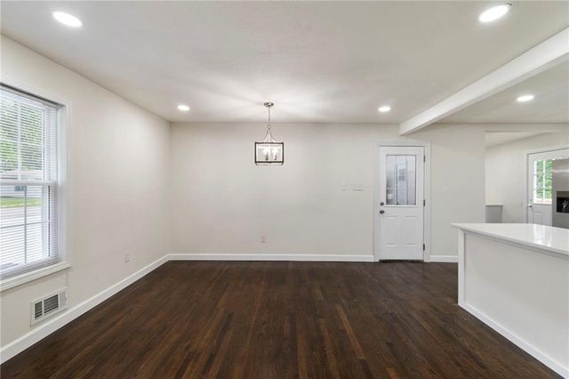 6201 N Topping Avenue, Kansas City, MO 64119