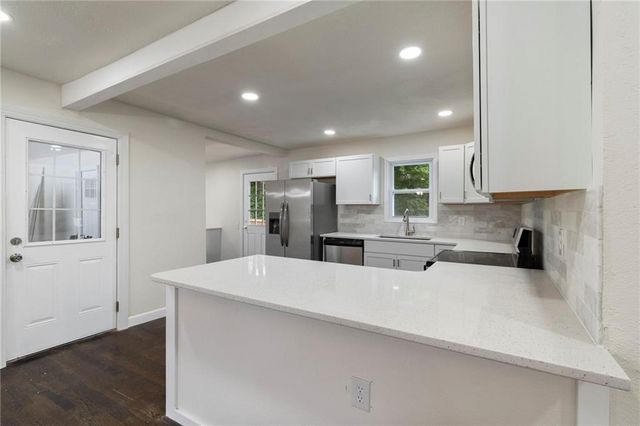 6201 N Topping Avenue, Kansas City, MO 64119