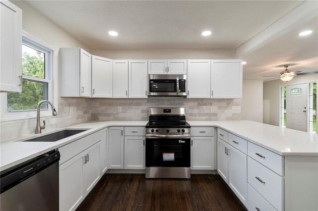 6201 N Topping Avenue, Kansas City, MO 64119