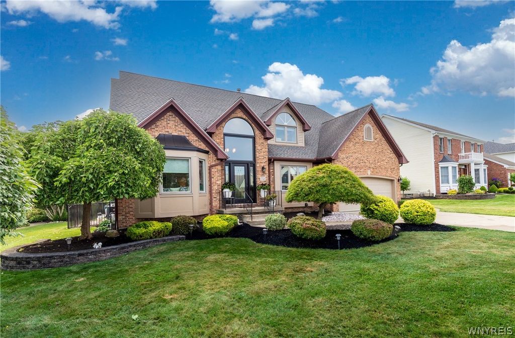 5521 Country Club Lane, Hamburg, NY 14075
