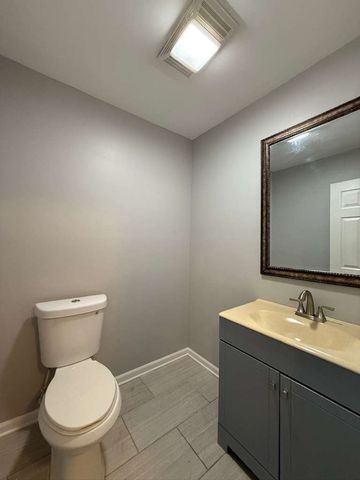 143 W Elk Trail 340, Carol Stream, IL 60188