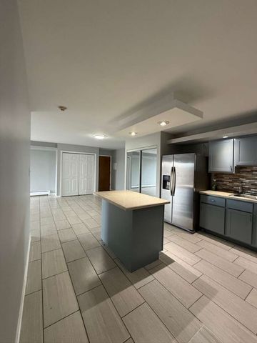 143 W Elk Trail 340, Carol Stream, IL 60188